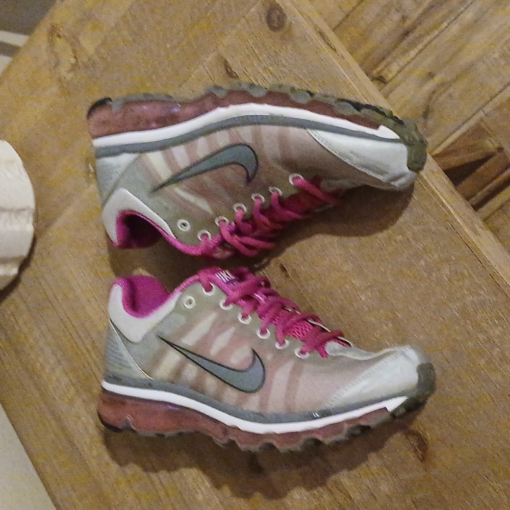 Nike Air Max Women's Pink And Gray Running Shoes Sneakers. Size 8 - Picture 12 of 17